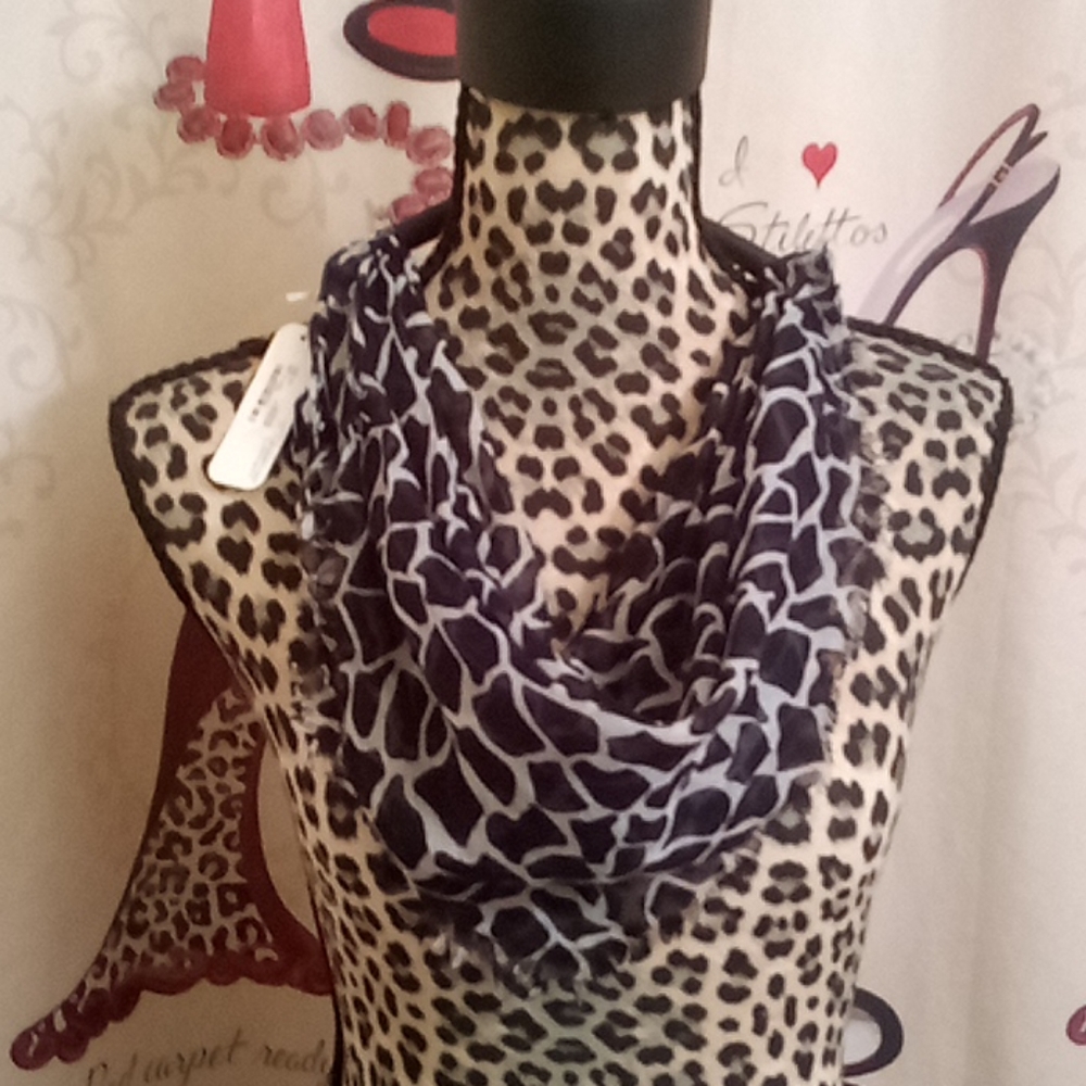 NWT Charming Charlie Scarf necklace